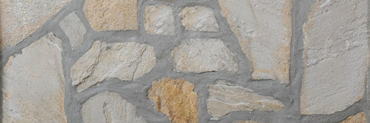 lomljena bela studenica